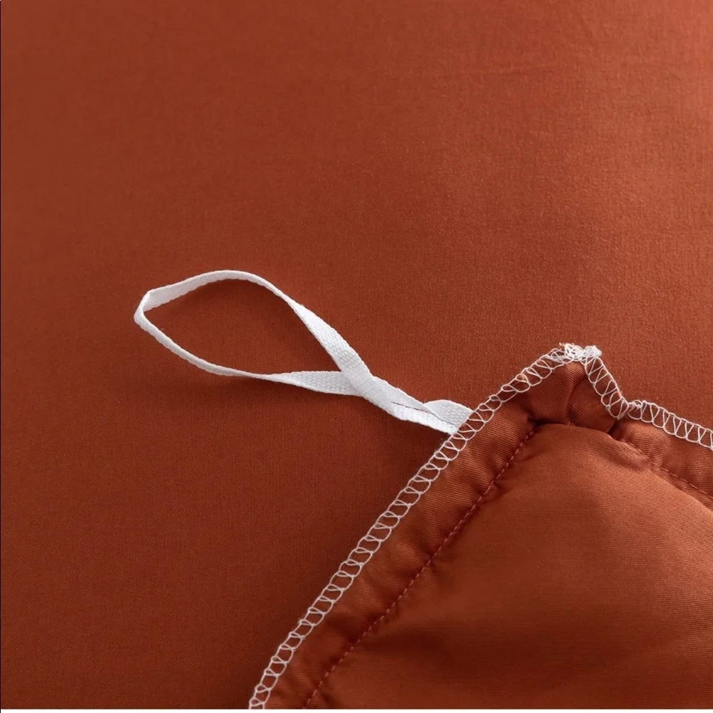 - - NEW RUST COLOR QUEEN SIZE Tassel comforter Set -NEW